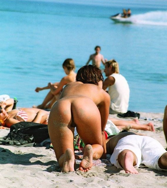 Красивые девушки на нудистском пляже фото