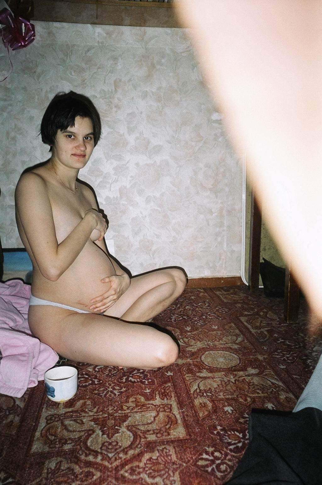 В беременную красавицу вставили писюн онлайн