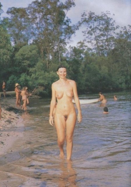 Эротические фото голых девушек в ретро стиле и их волосатые письки
